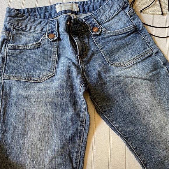 Maurices Capri Jeans Womens Size 1/2 Blue Cuffed Light Wash - Picture 3 of 5